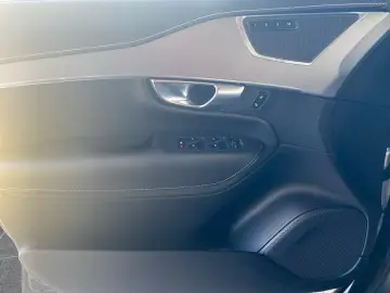 VOLVO XC90 T8 R Design Edition Recharge LED DAB