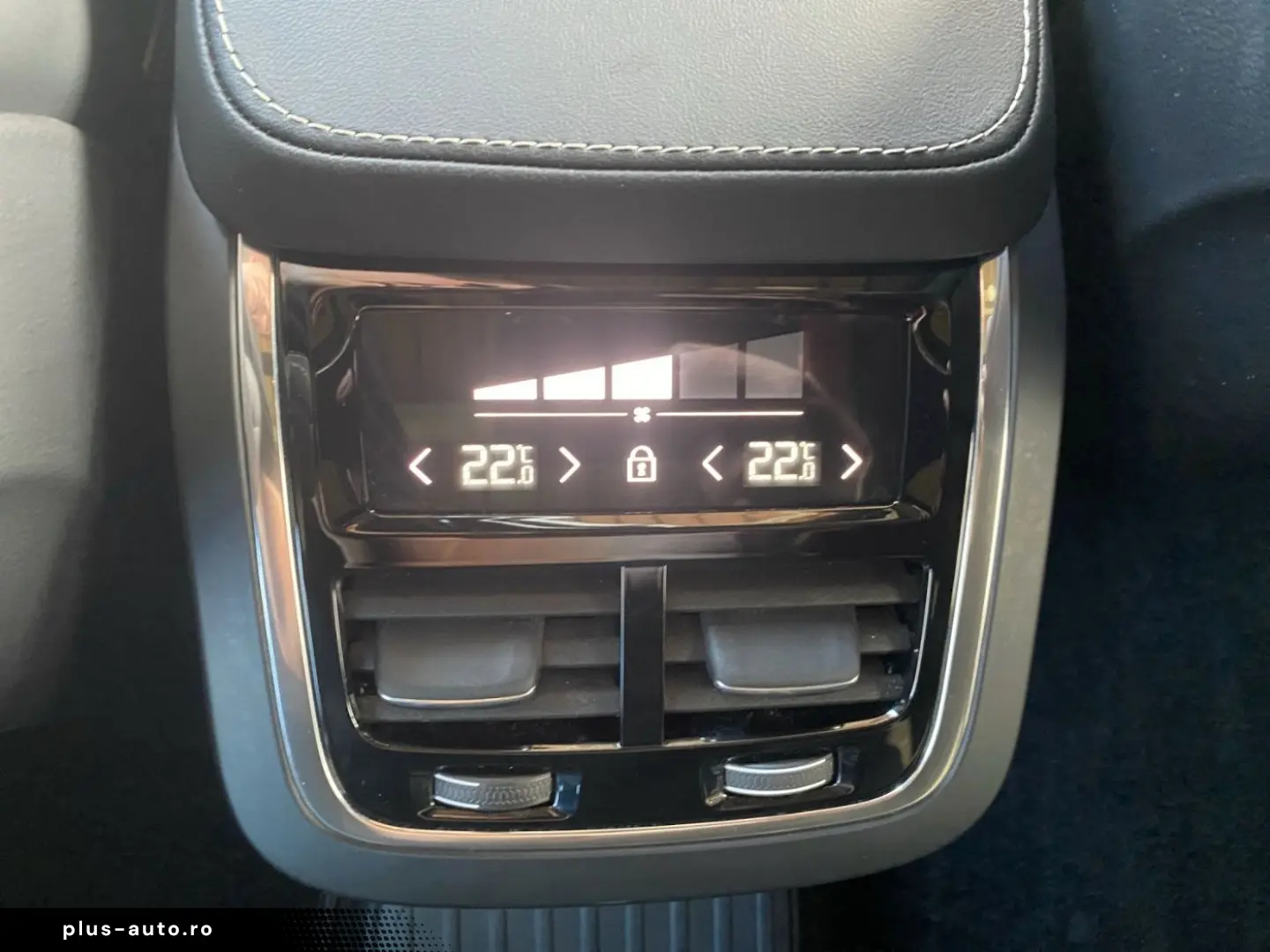 VOLVO XC90 T8 R Design Edition Recharge LED DAB