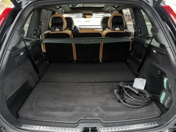 VOLVO XC90 T8 AWD Inscription HGSD NAVI AHK ACC LED