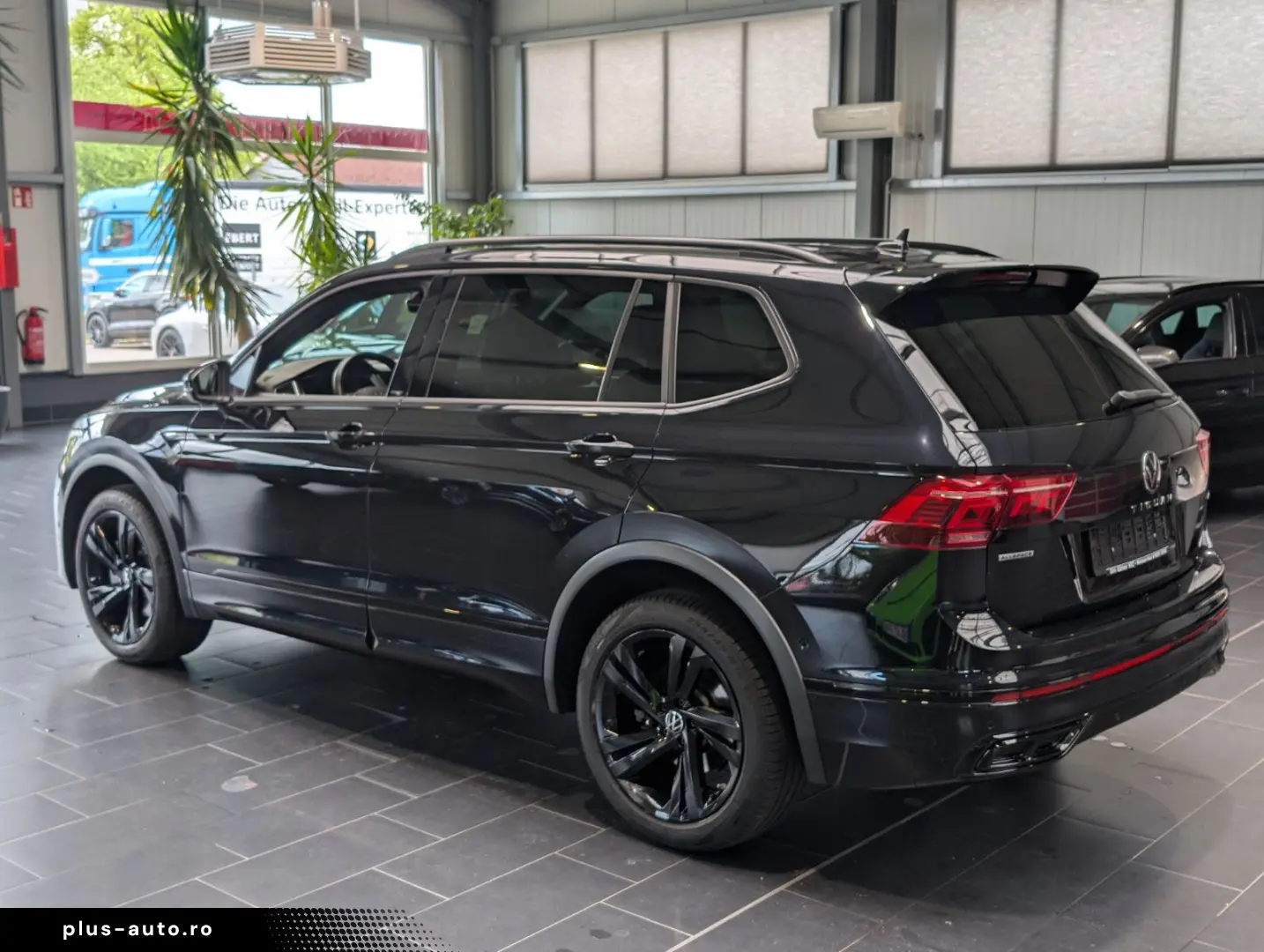 VW Tiguan Allspace 2.0 TSI 4Moti DSG R-Line 7-Sitz
