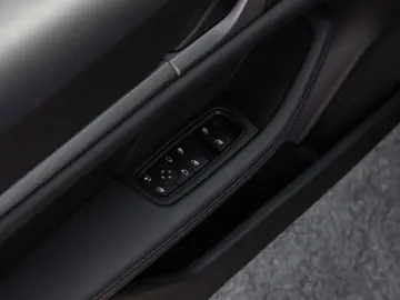 PORSCHE Taycan 4S Sport Chrono Paket 14 Wege Sitze BOSE