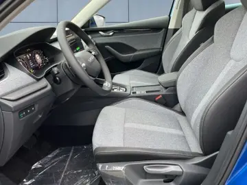 SKODA Octavia Limousine 1.5 TSI DSG Selection Licht&Si