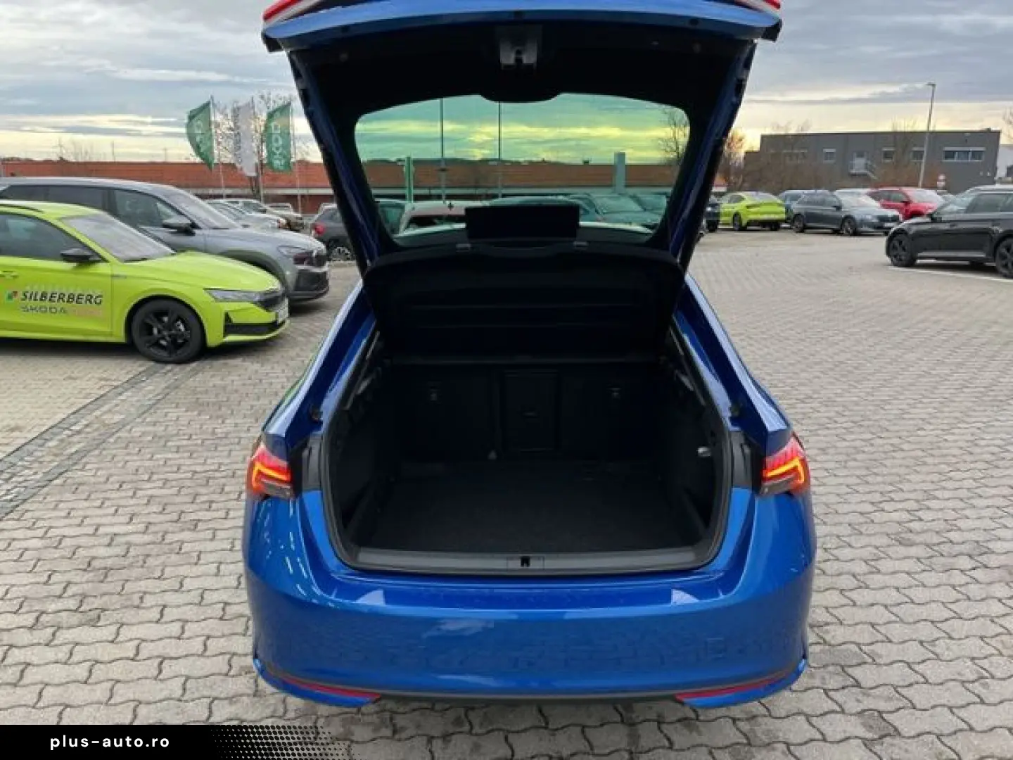 SKODA Octavia Limousine 1.5 TSI DSG Selection Licht&Si