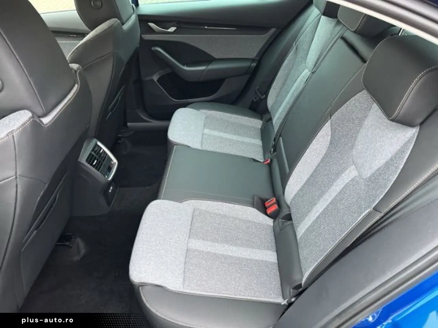 SKODA Octavia Limousine 1.5 TSI DSG Selection Licht&Si