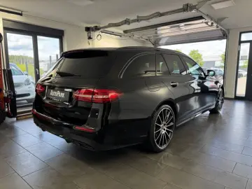 MERCEDES-BENZ E 400 d T 4Matic AMG Multibeam AHK Pano 4xSHZ