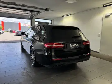 MERCEDES-BENZ E 400 d T 4Matic AMG Multibeam AHK Pano 4xSHZ