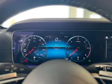 MERCEDES-BENZ E 400 d T 4Matic AMG Multibeam AHK Pano 4xSHZ