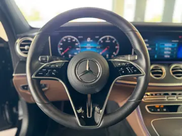 MERCEDES-BENZ E 400 d T 4Matic AMG Multibeam AHK Pano 4xSHZ