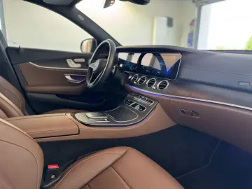 MERCEDES-BENZ E 400 d T 4Matic AMG Multibeam AHK Pano 4xSHZ