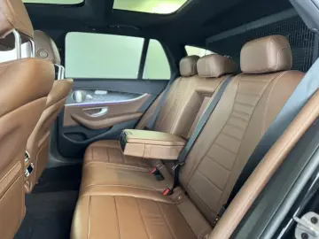 MERCEDES-BENZ E 400 d T 4Matic AMG Multibeam AHK Pano 4xSHZ