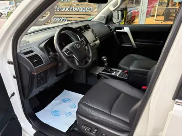 TOYOTA Land Cruiser Executive