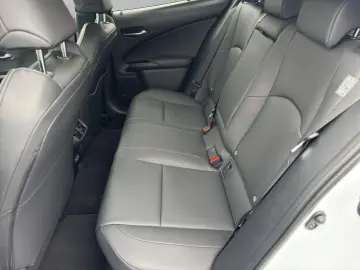 LEXUS UX 250h F-SPORT-D. 1.HD ALLW.REIF   15J-GARANTIE