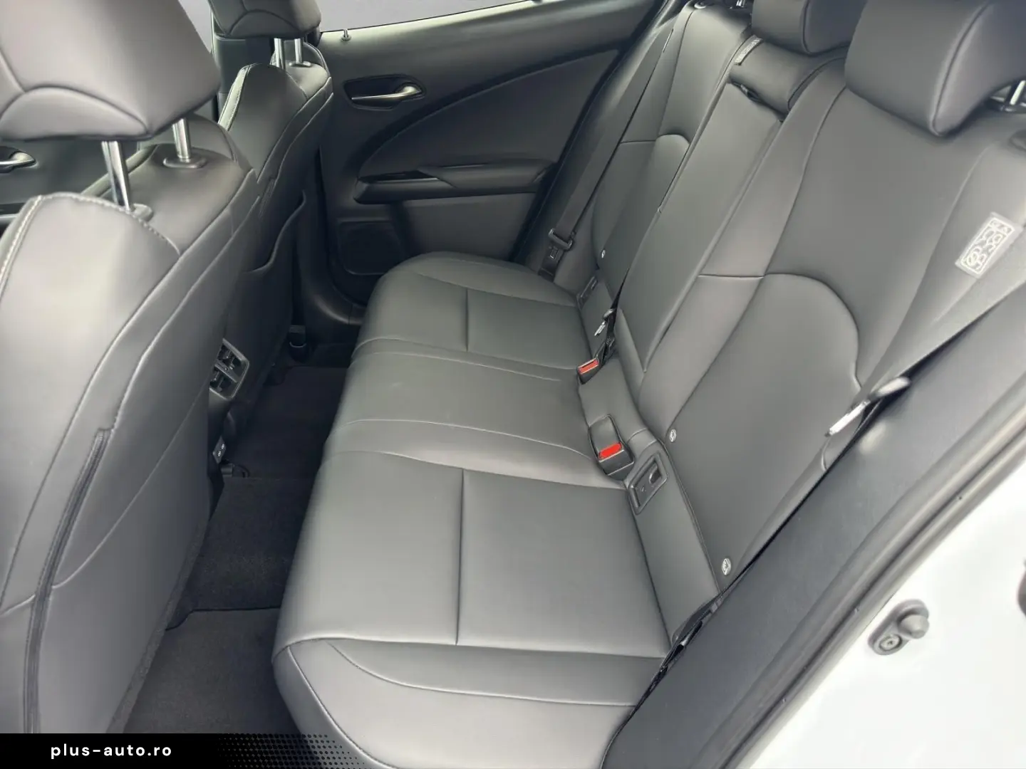 LEXUS UX 250h F-SPORT-D. 1.HD ALLW.REIF   15J-GARANTIE