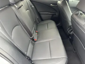 LEXUS UX 250h F-SPORT-D. 1.HD ALLW.REIF   15J-GARANTIE