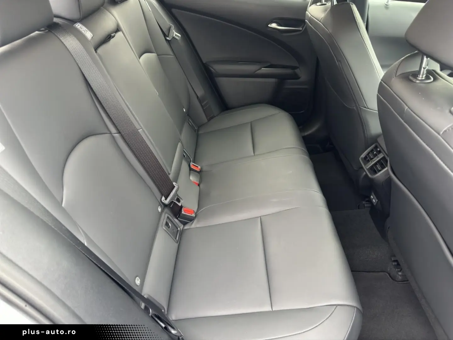 LEXUS UX 250h F-SPORT-D. 1.HD ALLW.REIF   15J-GARANTIE