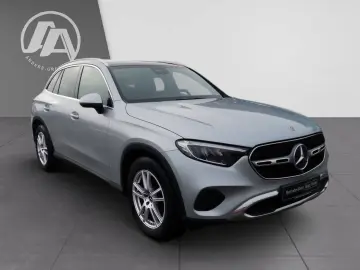 MERCEDES-BENZ GLC 220d 4M Avantgarde Distr LED 360 Kam Pano