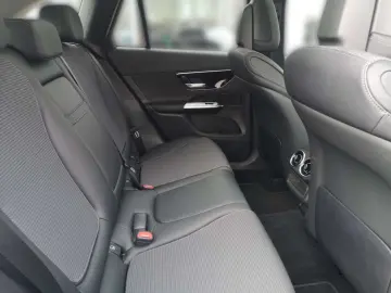 MERCEDES-BENZ GLC 220d 4M Avantgarde Distr LED 360 Kam Pano