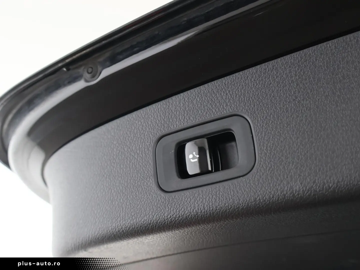 MERCEDES-BENZ GLC 300 d 4M AMG Distronic AHK Kamera LED
