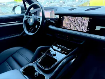 PORSCHE Cayenne 3.0 V6  MATRIX PANO HUD 360 CAM BOSE