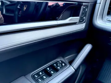 PORSCHE Cayenne 3.0 V6  MATRIX PANO HUD 360 CAM BOSE