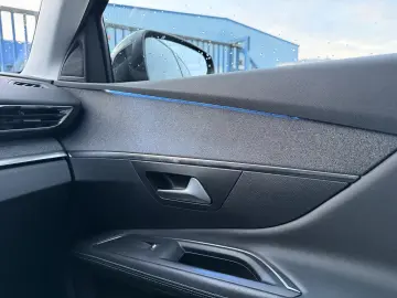 PEUGEOT 3008 1.2 PureTech Turbo S&S EAT8 Allure