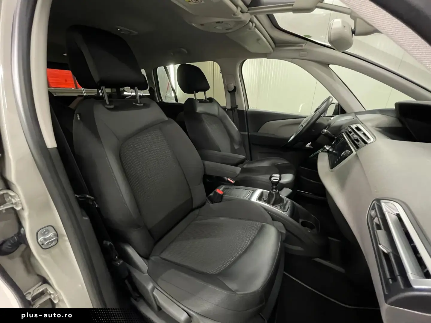 Citroen C4-Grand-Space-Tourer