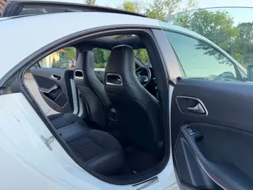 Mercedes-Benz Cla-180