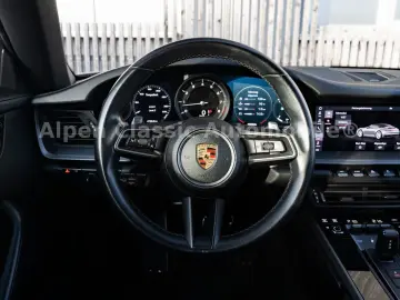 PORSCHE 992 Carrera 4 Cabrio