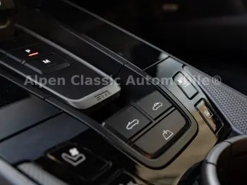 PORSCHE 992 Carrera 4 Cabrio