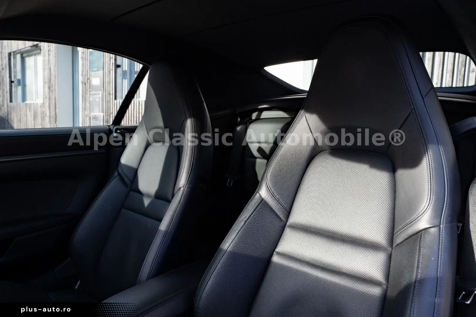PORSCHE 992 Carrera 4 Cabrio