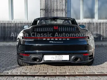 PORSCHE 992 Carrera 4 Cabrio