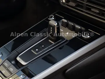 PORSCHE 992 Carrera 4 Cabrio