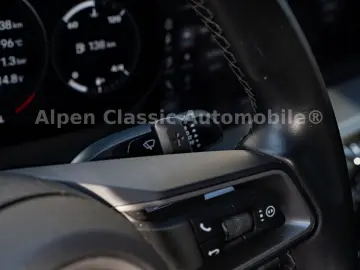 PORSCHE 992 Carrera 4 Cabrio