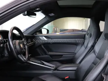 PORSCHE 992 911 Carrera 4S