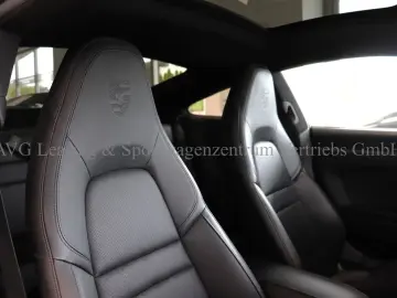 PORSCHE 992 911 Carrera 4S