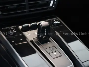 PORSCHE 992 911 Carrera 4S
