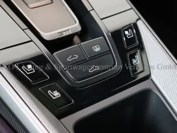 PORSCHE 992 911 Carrera 4S