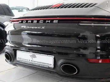 PORSCHE 992 911 Carrera 4S