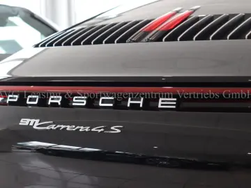 PORSCHE 992 911 Carrera 4S
