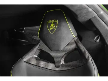 LAMBORGHINI Revuelto AD PERSONAM - VERDE CITREA   ROSSO MARS