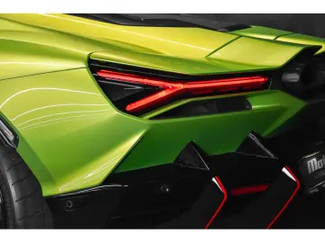 LAMBORGHINI Revuelto AD PERSONAM - VERDE CITREA   ROSSO MARS
