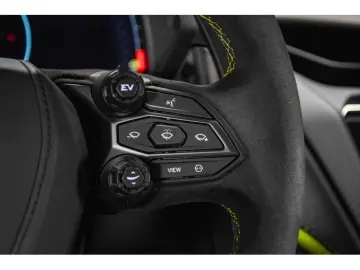 LAMBORGHINI Revuelto AD PERSONAM - VERDE CITREA   ROSSO MARS