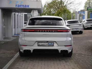 PORSCHE E-Hybrid Coupé SPORTDESIGN-PAKET-INNO-BOSE-22 T