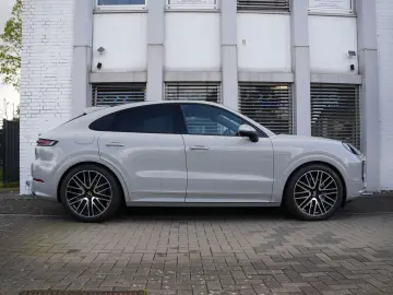 PORSCHE E-Hybrid Coupé SPORTDESIGN-PAKET-INNO-BOSE-22 T