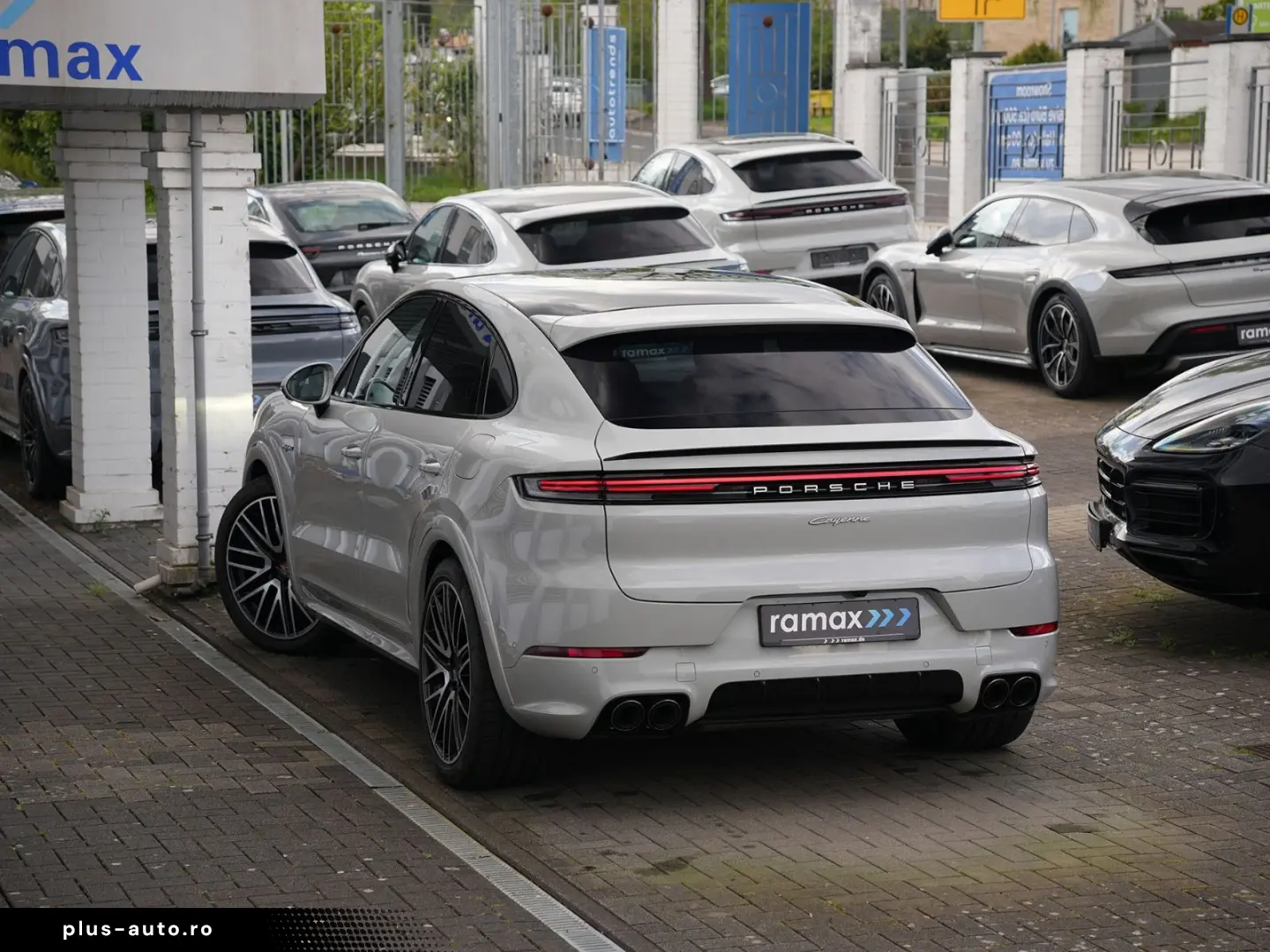 PORSCHE E-Hybrid Coupé SPORTDESIGN-PAKET-INNO-BOSE-22 T