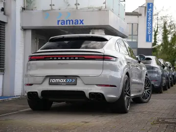 PORSCHE E-Hybrid Coupé SPORTDESIGN-PAKET-INNO-BOSE-22 T