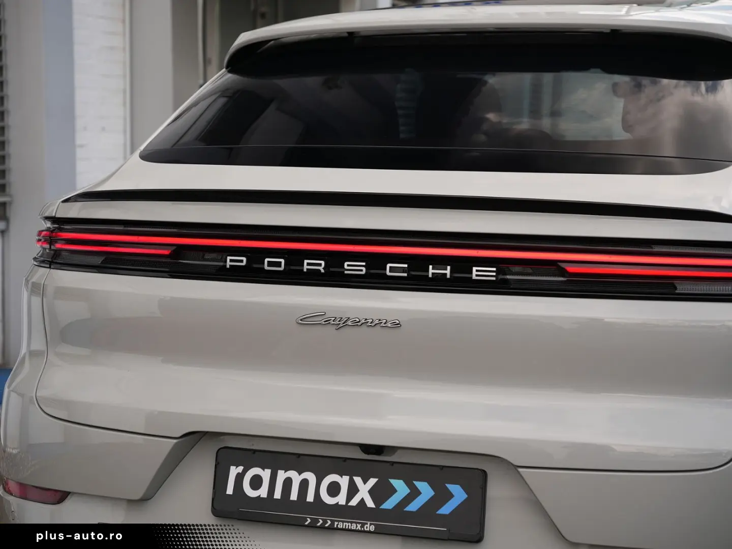 PORSCHE E-Hybrid Coupé SPORTDESIGN-PAKET-INNO-BOSE-22 T