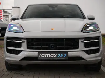 PORSCHE E-Hybrid Coupé SPORTDESIGN-PAKET-INNO-BOSE-22 T