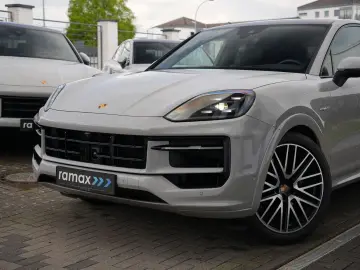 PORSCHE E-Hybrid Coupé SPORTDESIGN-PAKET-INNO-BOSE-22 T