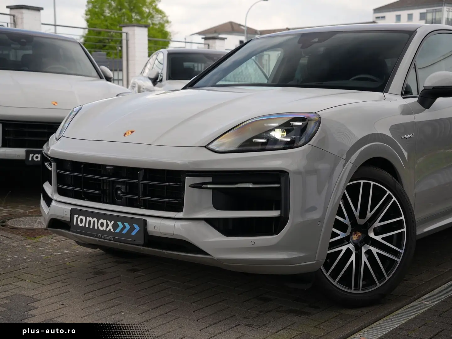PORSCHE E-Hybrid Coupé SPORTDESIGN-PAKET-INNO-BOSE-22 T